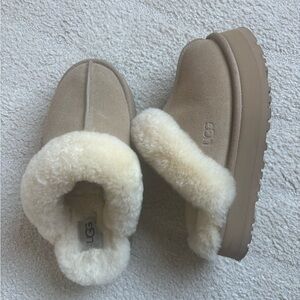 UGG women’s Disquette slippers